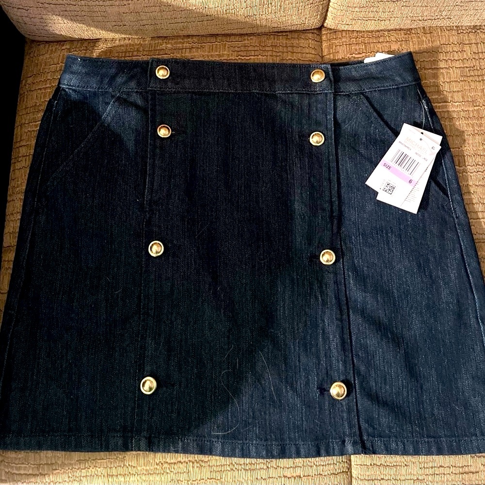- ✨ Michael Kors Dark Wash Denim Skirt ✨
Size: 6 | NWT (New With Tags)